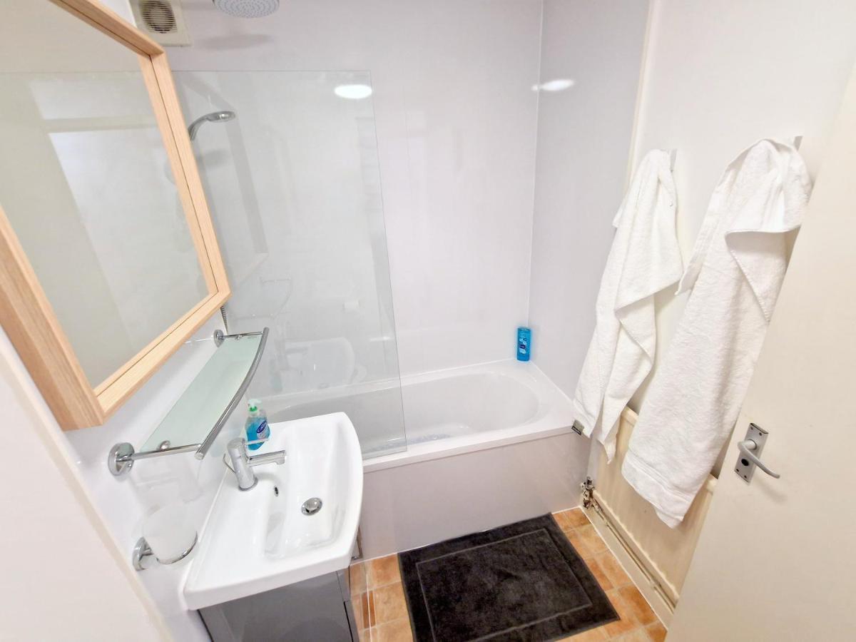 Flat In Battersea, 5 Minutes From Clapham Junction Station Apartment ลอนดอน ภายนอก รูปภาพ