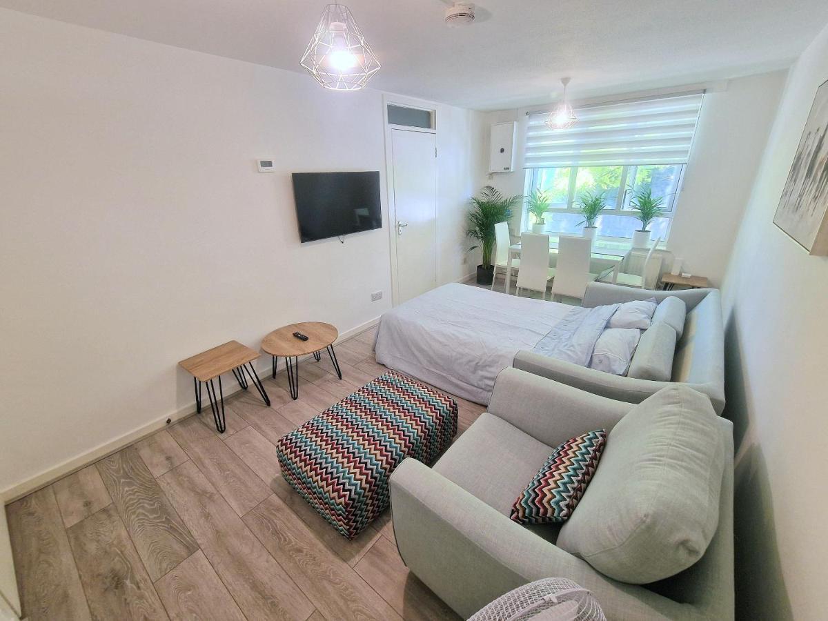 Flat In Battersea, 5 Minutes From Clapham Junction Station Apartment ลอนดอน ภายนอก รูปภาพ